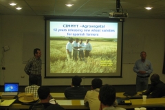 13. charla a becarios