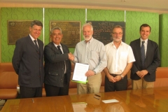 firma y apretn de manos