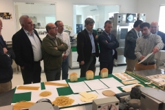 05. Carlos Guzman en laboratorio de calidad