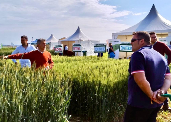 04.-Ensenando-bandas-a-agricultores