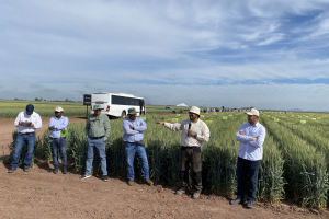 02.-Leonardo-Crespo-explicando-su-programa