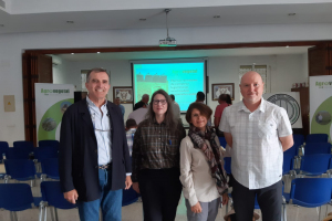 13.-Visita-de-responsables-del-IRTA